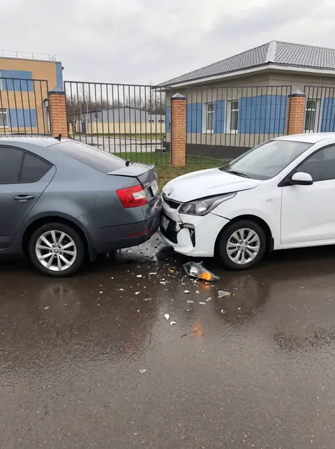 Прикол над другом на 1 апреля через ИИ: Авария с его автомобилем